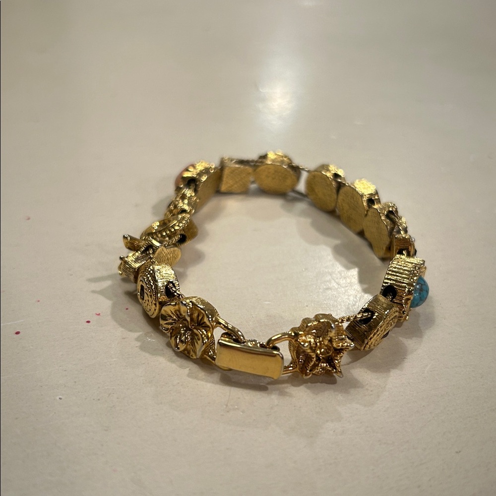 Gorgeous Vintage Victorian Revival Unsigned GOLDETTE Gold Slide Charm Bracelet - Picture 3 of 14